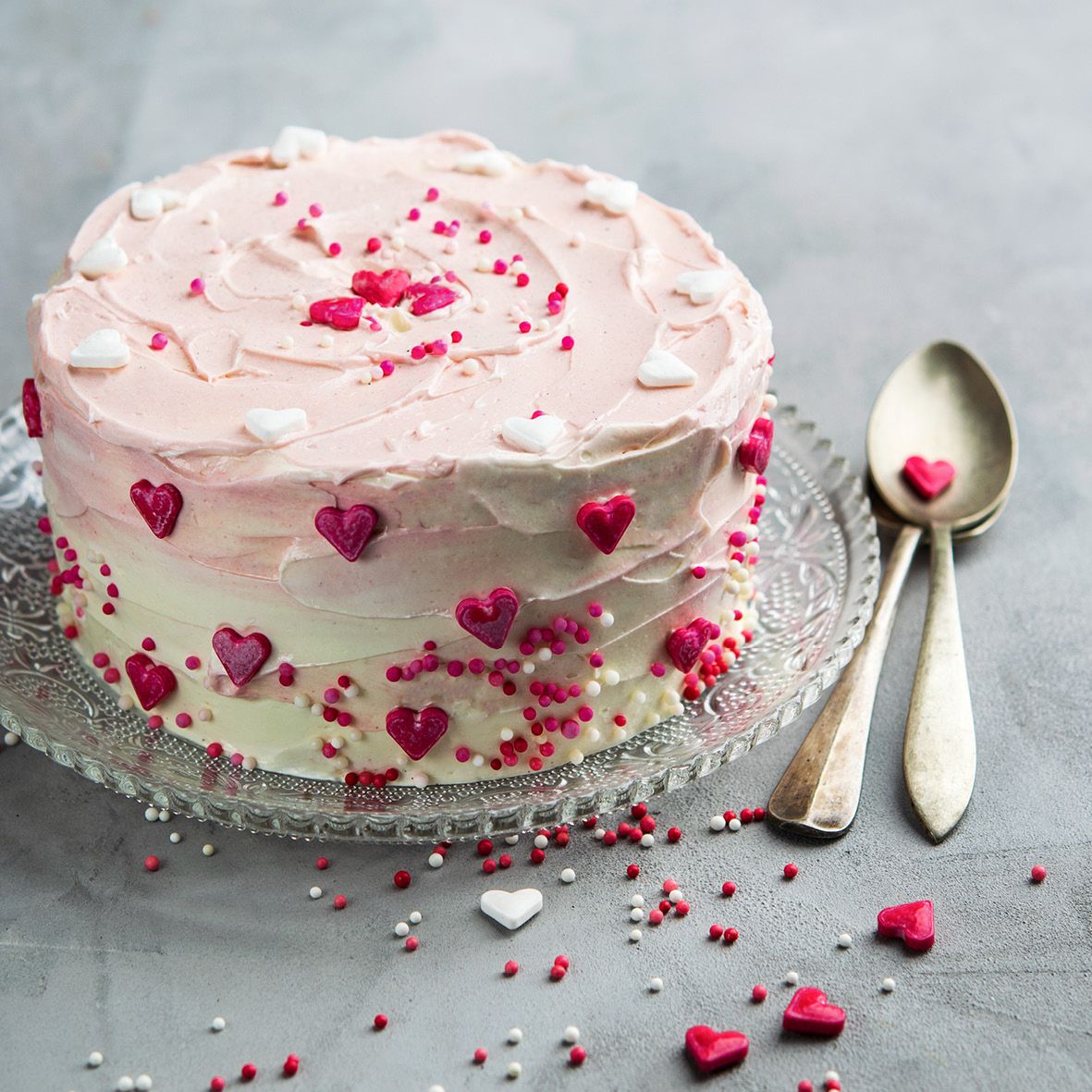 Raspberry_and_rosewater_sponge_cake.jpg