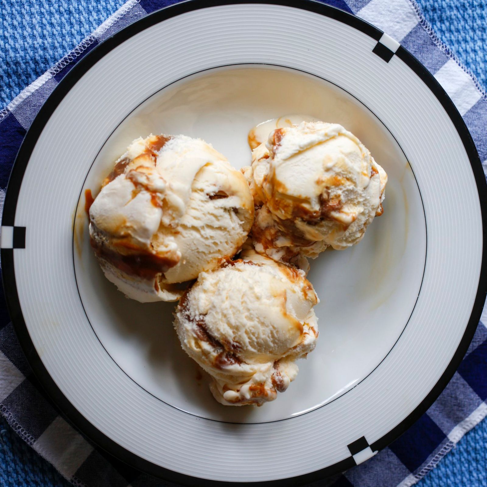 hot cross bun icecream.jpg