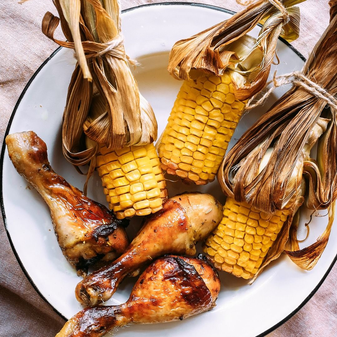 roasted-chicken-legs-and-corn-picture-id583983908.jpg