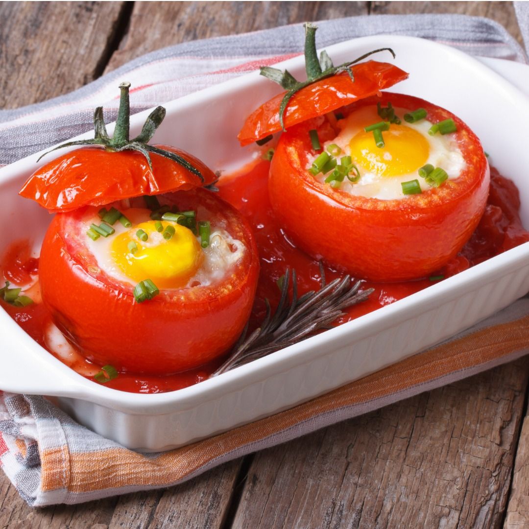 baked-tomatoes-stuffed-with-egg-picture-id496942789.jpg