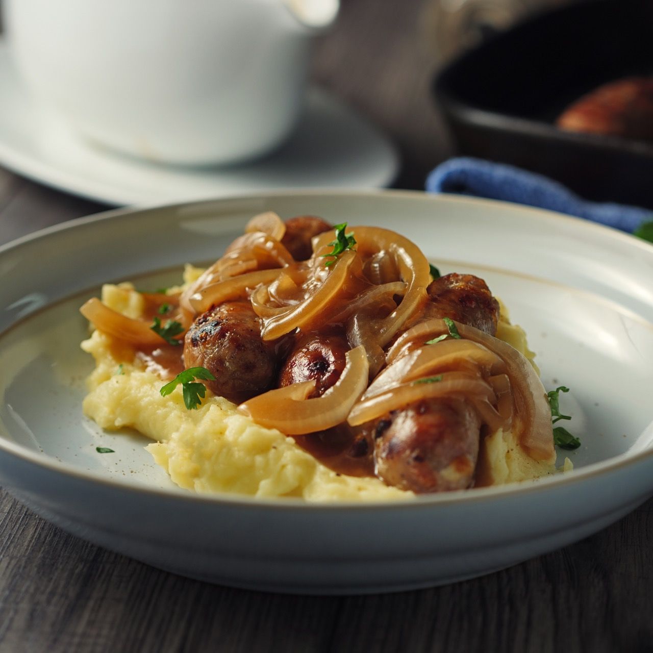 https://hillstreetgrocer.com/application/files/6116/6175/0146/bangers-and-mash-869352410_5184x3888_square_Large.jpeg