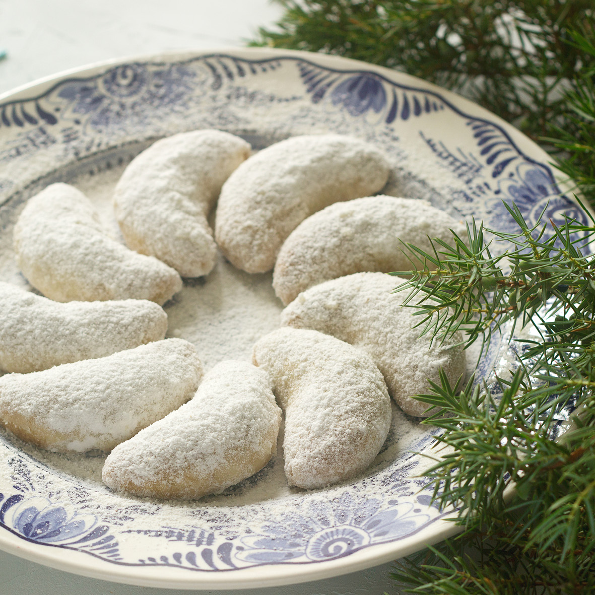 Kourabiedes (Greek shortbread).jpg