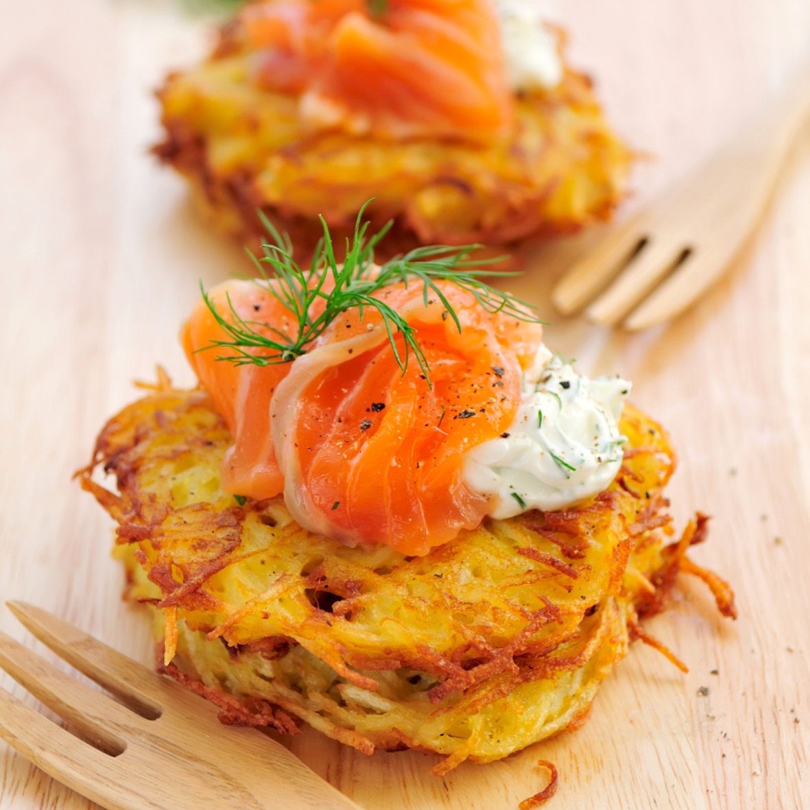 Potato cakes with smoked salmon & cream cheese recipe