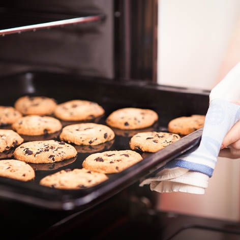 How to release stuck biscuits from baking trays … kitchen helper.jpg