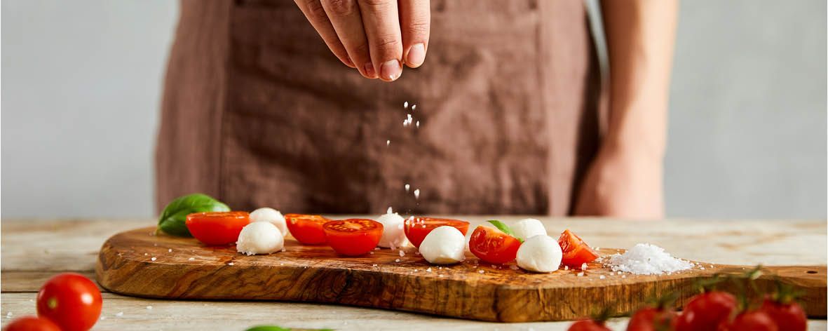 How to halve a punnet of cherry tomatoes at once2.jpg