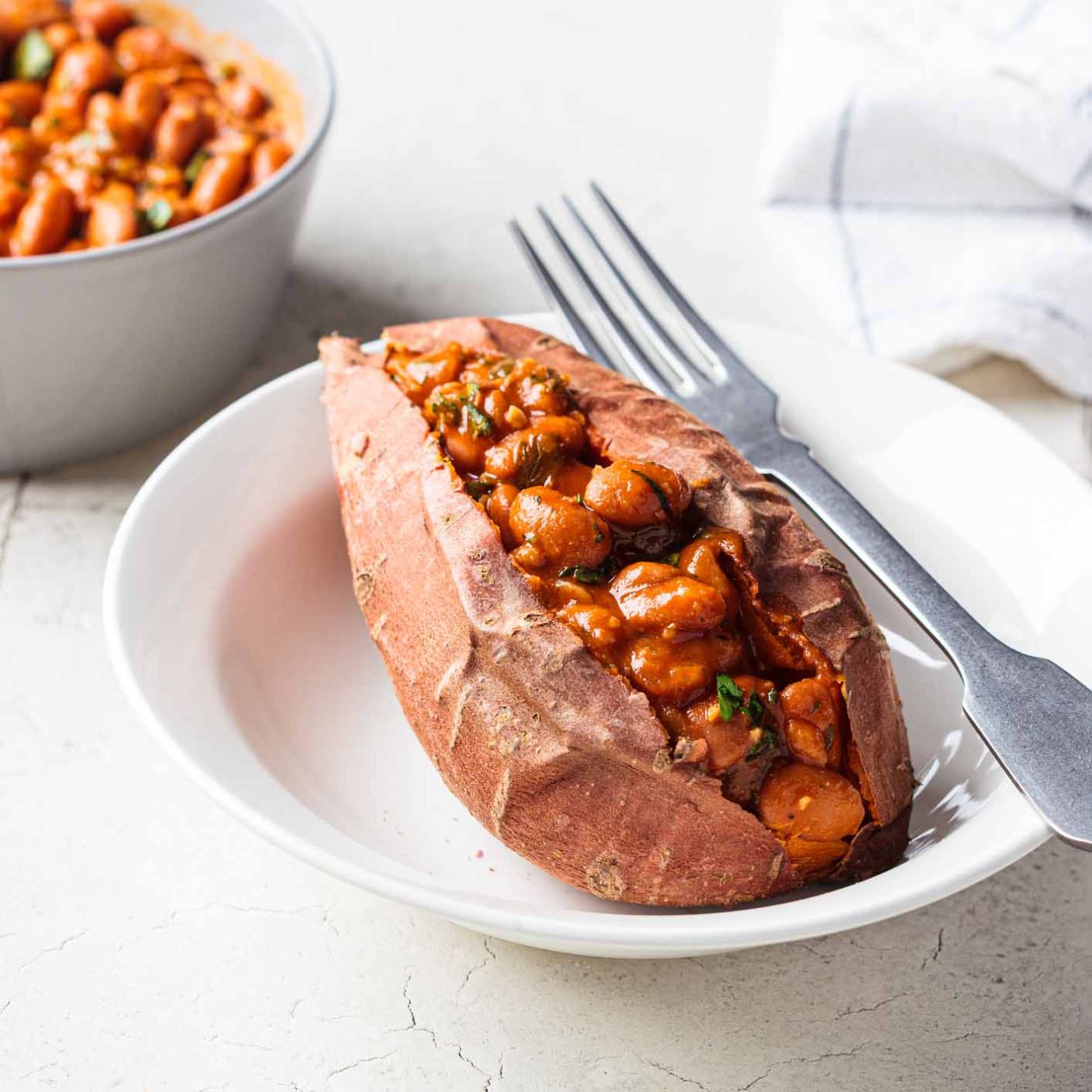 Baked-sweet-potato-stuffed-with-beans-in-tomato-sauce.-1406731164_2124x1416 square.jpeg