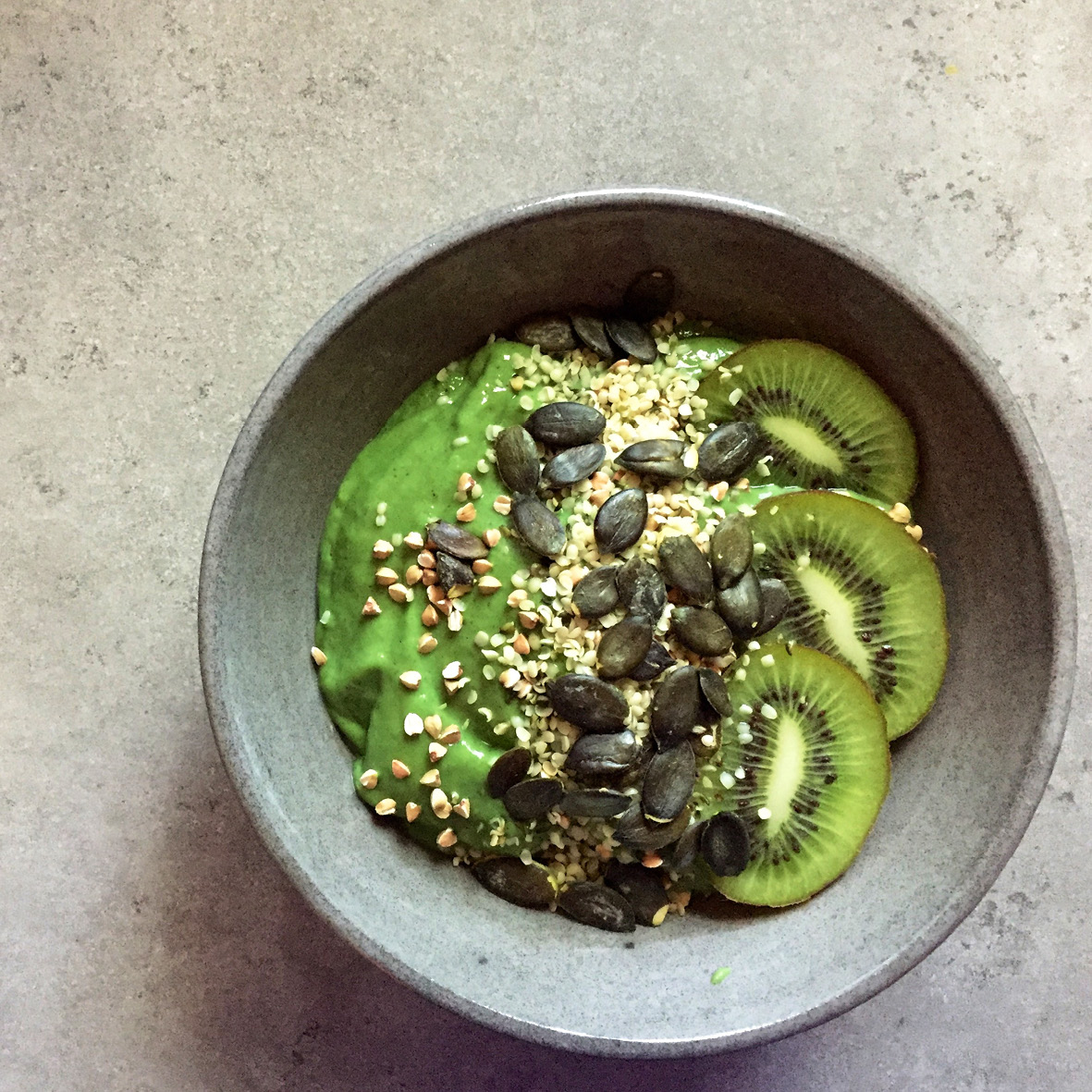 green_smoothie_bowl.jpg