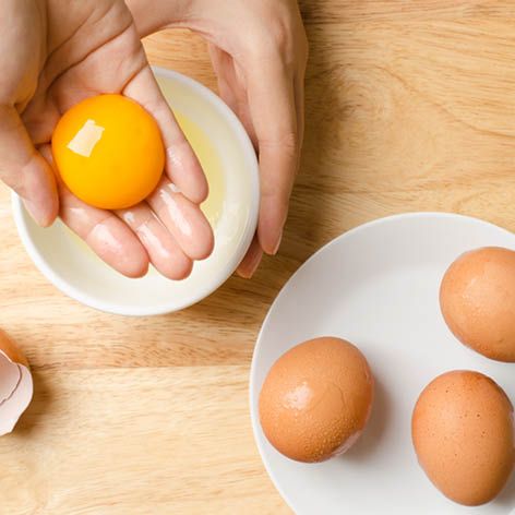 How to separate egg yolks from whites … kitchen helper.jpg