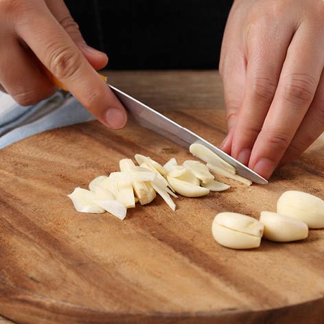 How to remove garlic odour from you hands … kitchen helper.jpg