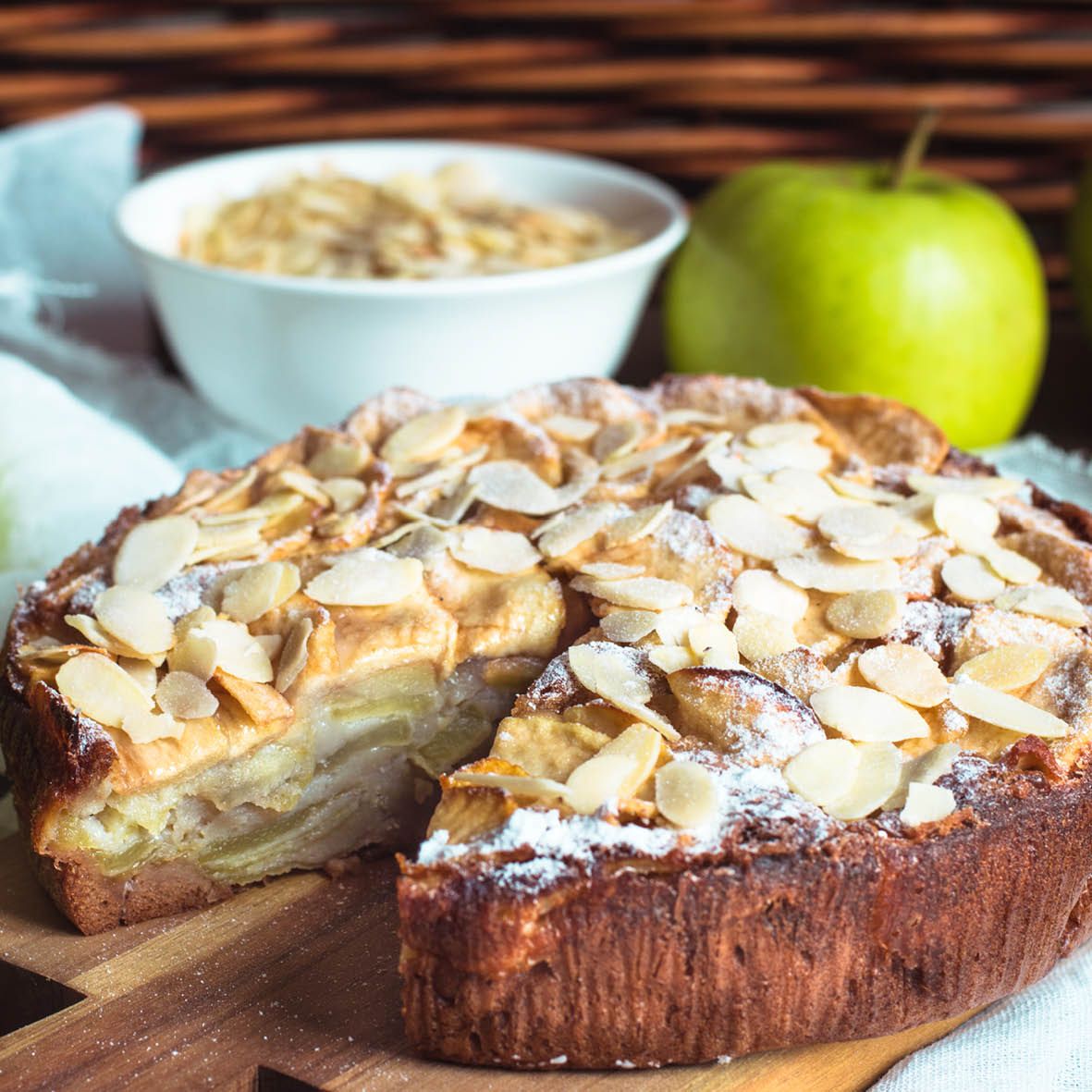 Apple almond cake