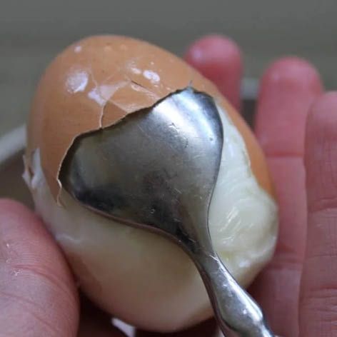 How to quickly remove the shell from hard boiled eggs … kitchen helper2.jpg